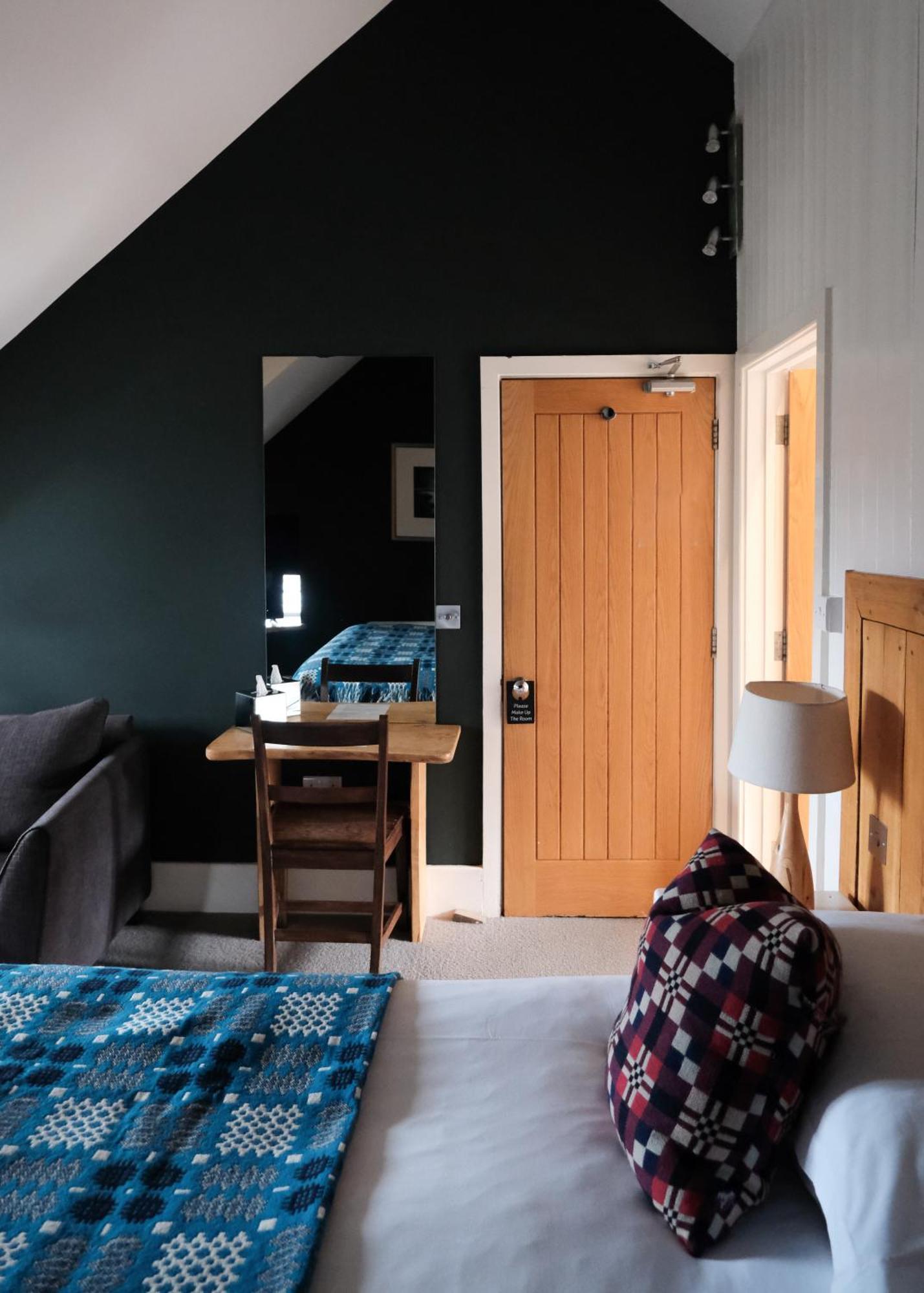 Llys Meddyg Hotel นิวพอร์ต ภายนอก รูปภาพ