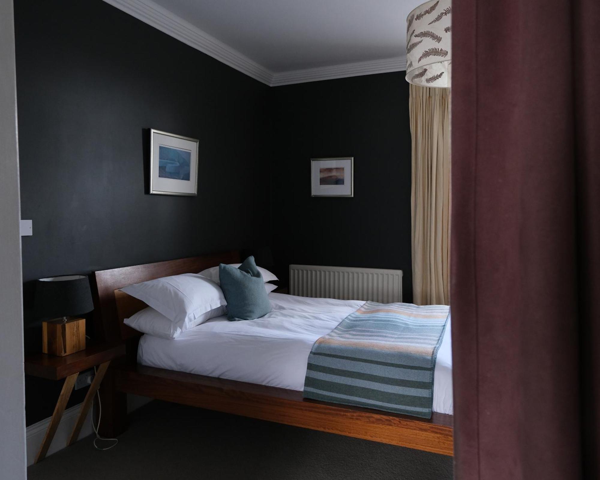 Llys Meddyg Hotel นิวพอร์ต ภายนอก รูปภาพ