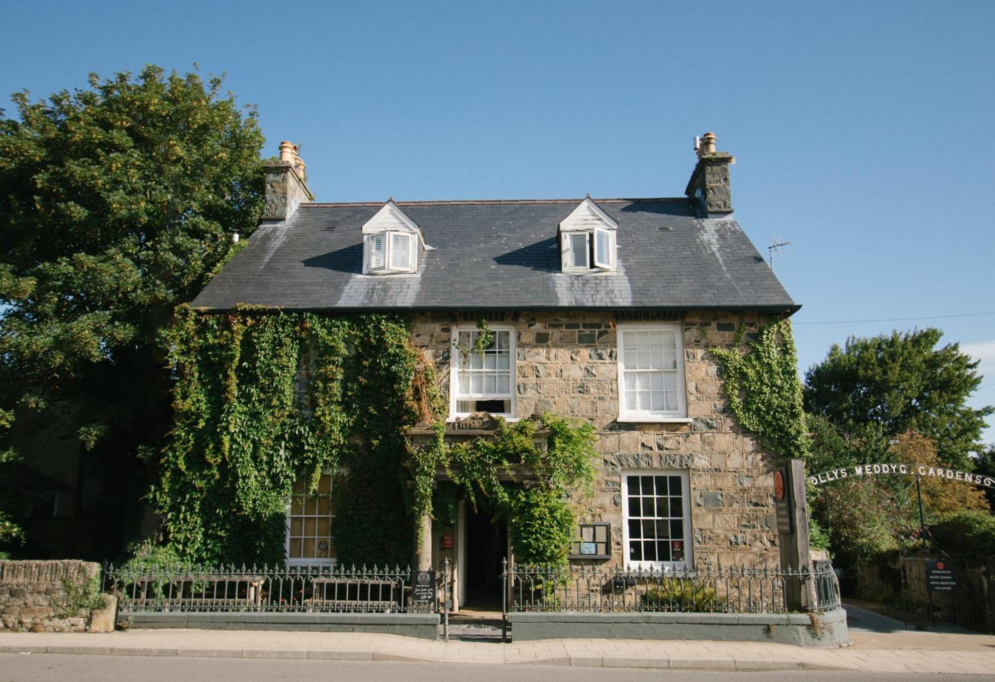 Llys Meddyg Hotel นิวพอร์ต ภายนอก รูปภาพ